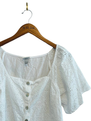Eyelet Buttoned Blouse Size: Small
