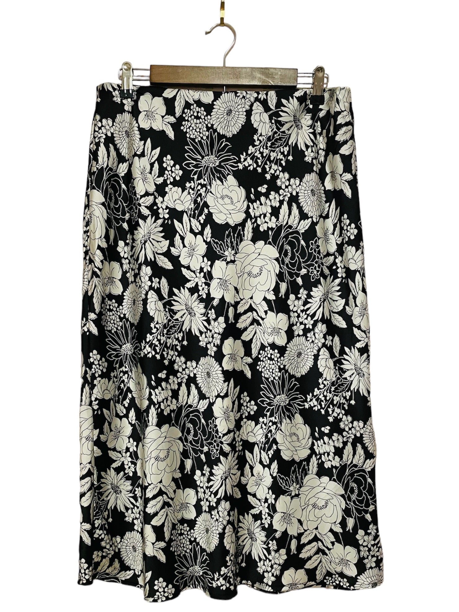 Black and White Floral Skirt Size: Large
