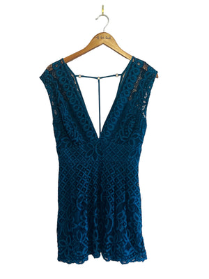 Deep V Lace Overlay Mini  Size: 4