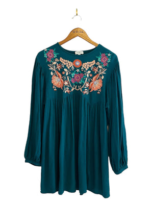 Floral Embroidered Emerald Tunic *subtle stain as shown Size: Large