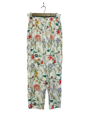 Colorful Floral Printed Cropped Pants Size: Small