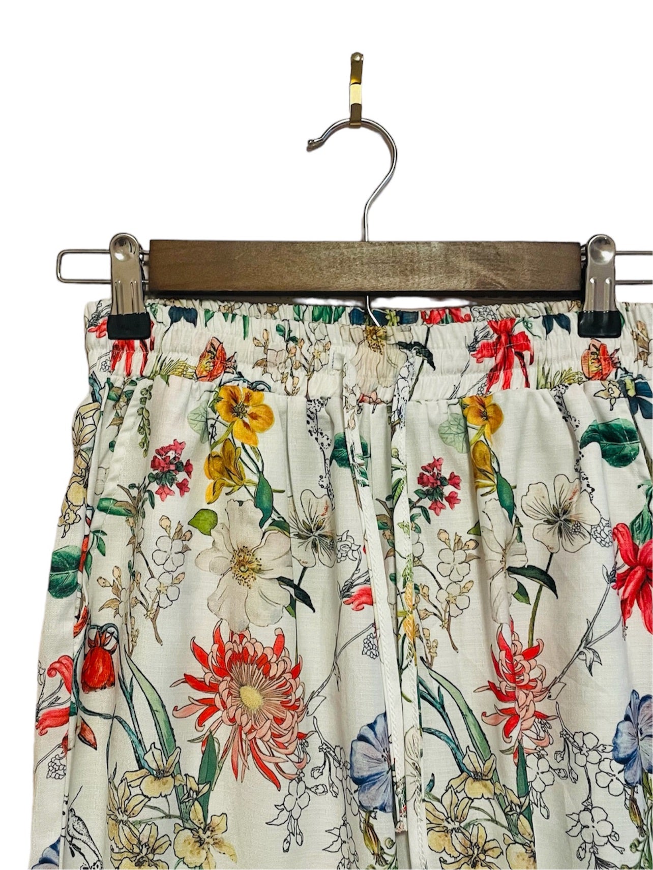 Colorful Floral Printed Cropped Pants Size: Small