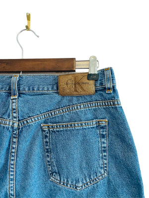Hipster Calvin Klein Short Size: Vintage 9 (Waist: 32" , Hip: 40", Rise: 10")