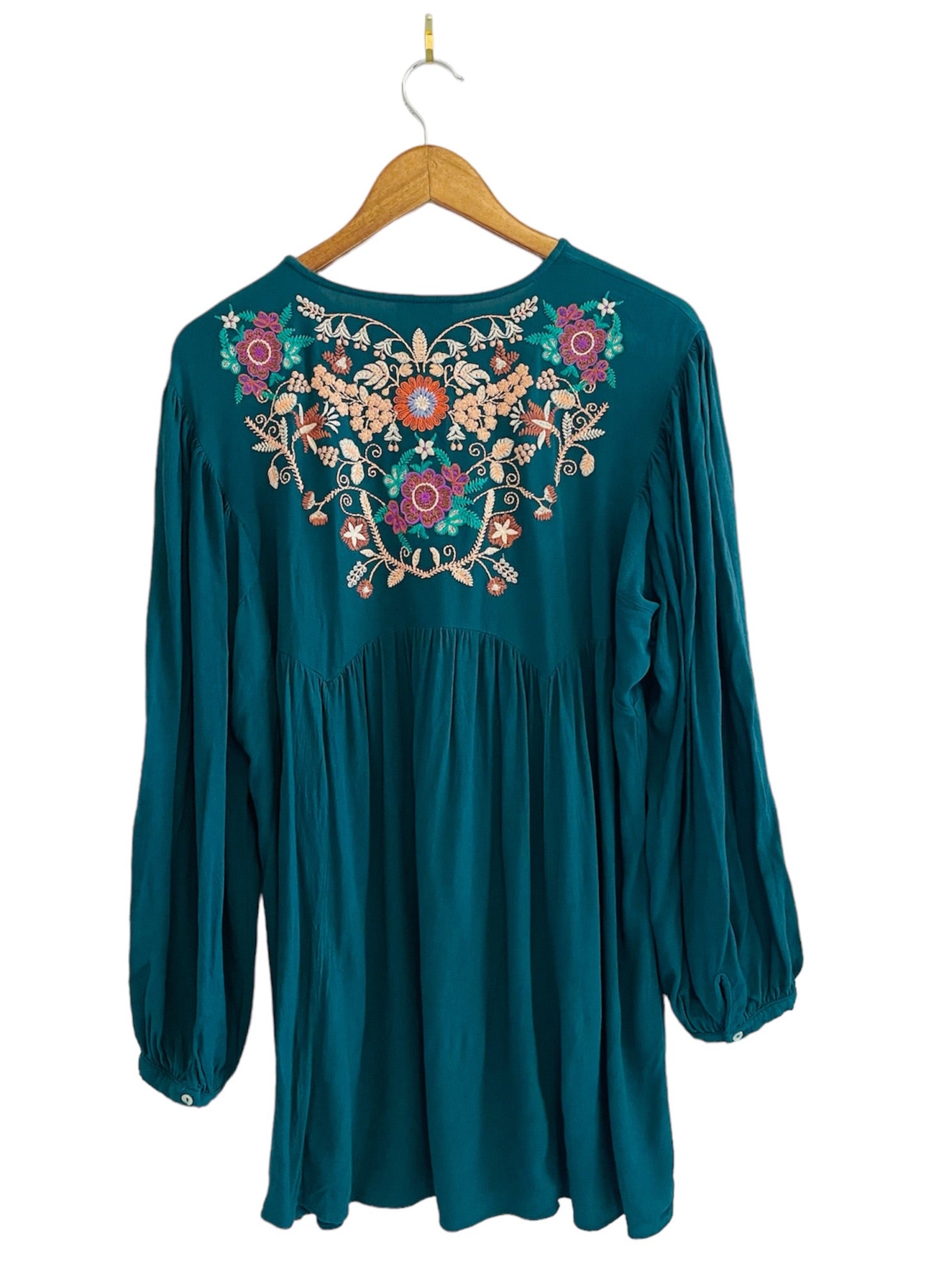 Floral Embroidered Emerald Tunic *subtle stain as shown Size: Large