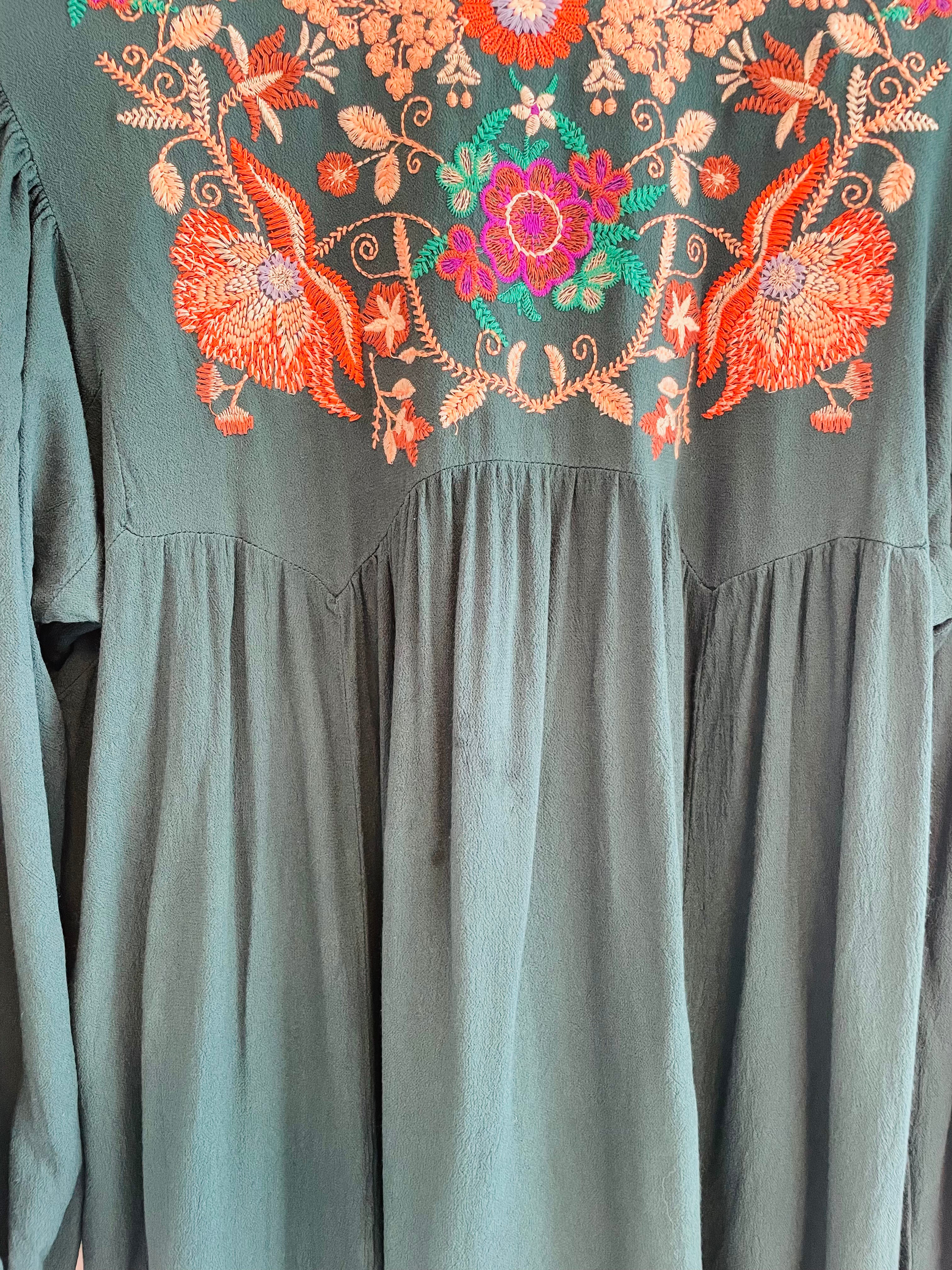 Floral Embroidered Emerald Tunic *subtle stain as shown Size: Large