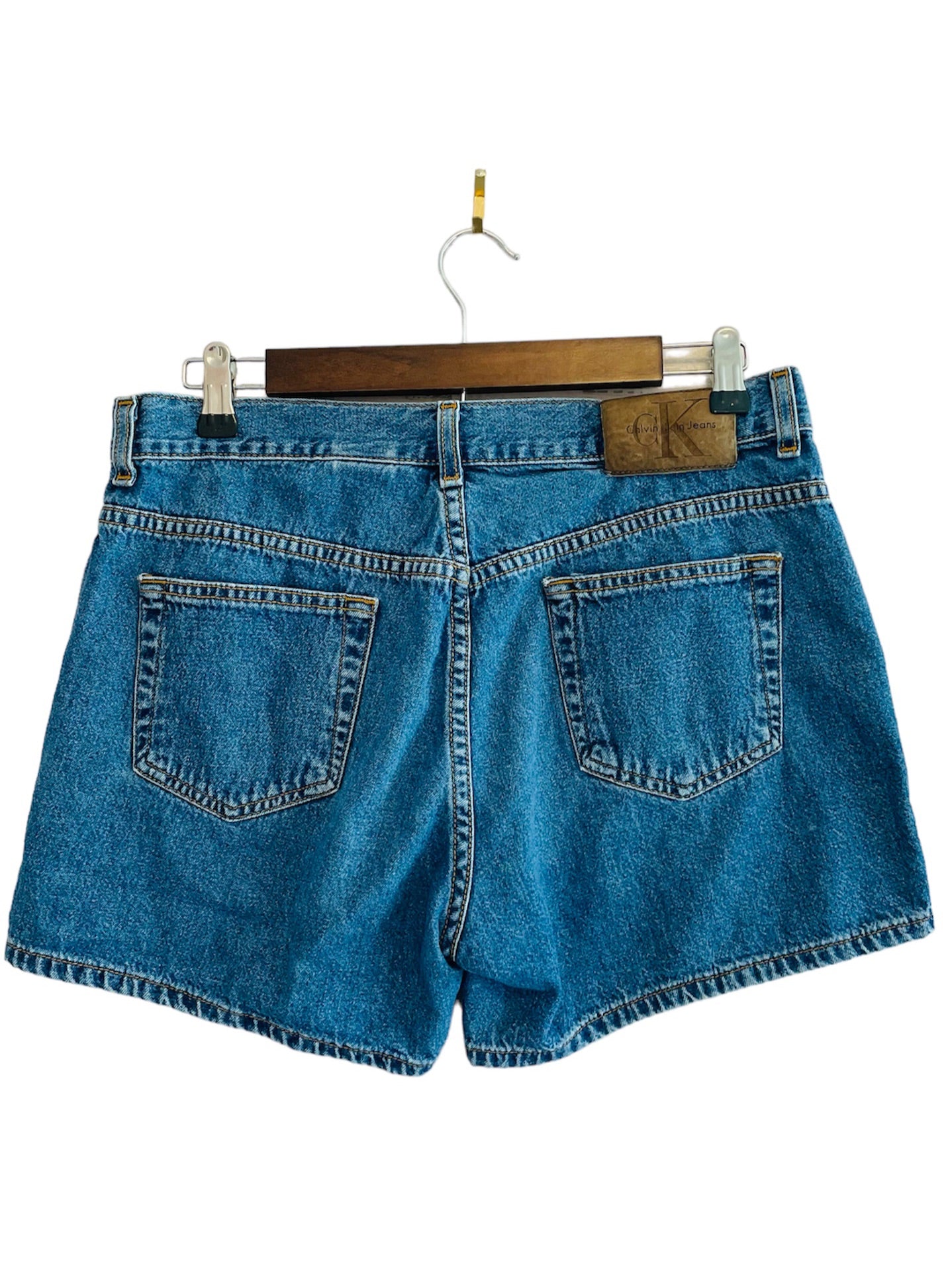 Hipster Calvin Klein Short Size: Vintage 9 (Waist: 32" , Hip: 40", Rise: 10")