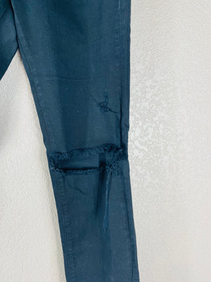 Black Destroyed Knee Levi's Denim Size: 25